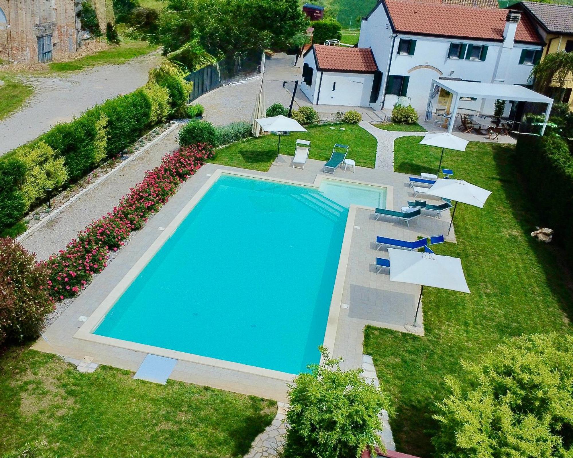Adria Bnb Luaran gambar